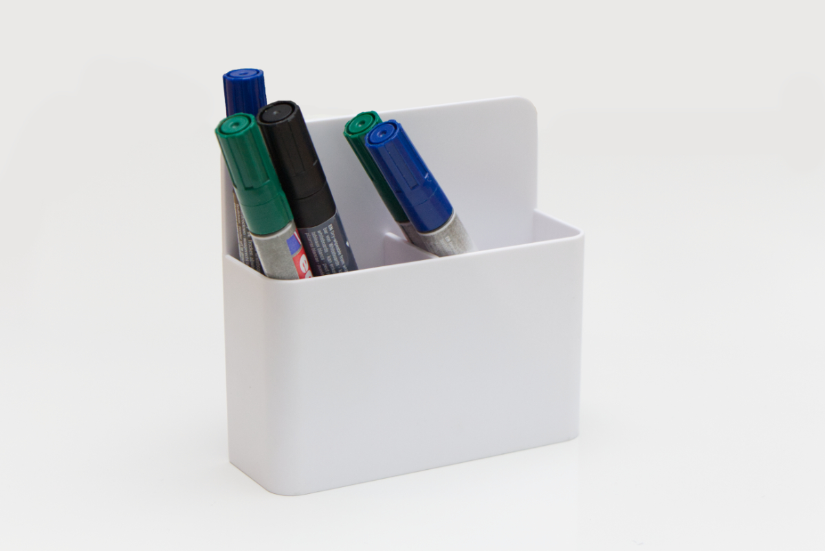 Magnetický držák na fixy.