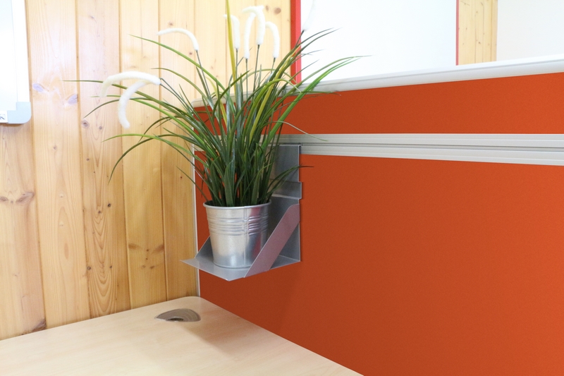 Stolový akustický paraván AKUSTIK oranžový Akustický kancelářský paraván s textilním povrchem v barvě oranžová a zaobleným rámem o rozměru 160x80. #5