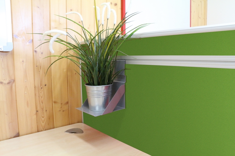 Stolový akustický paraván AKUSTIK jarní zelený Akustický kancelářský paraván s textilním povrchem v barvě jarní zelená a zaobleným rámem o rozměru 180x80. #5